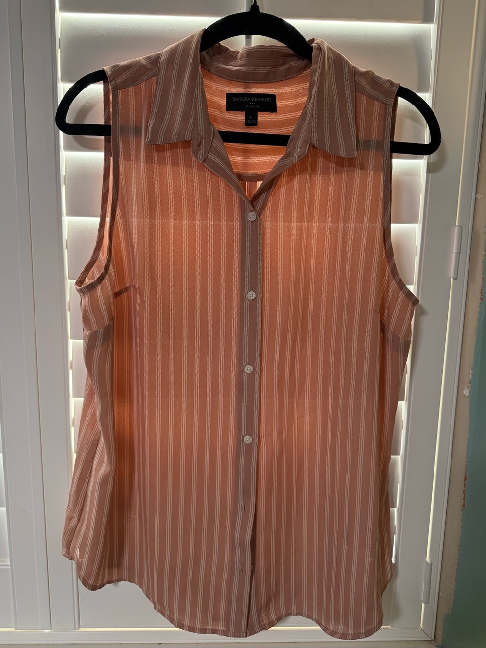 Banana Republic Peach and Cream Sleeveless Striped Button-Up Blouse